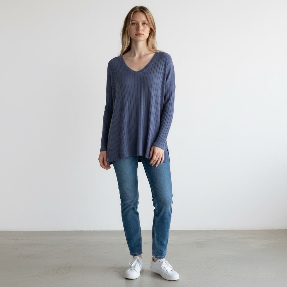 Mote Blue Top Medium Long Sleeve Minimalist Casual Layering Fall Winter